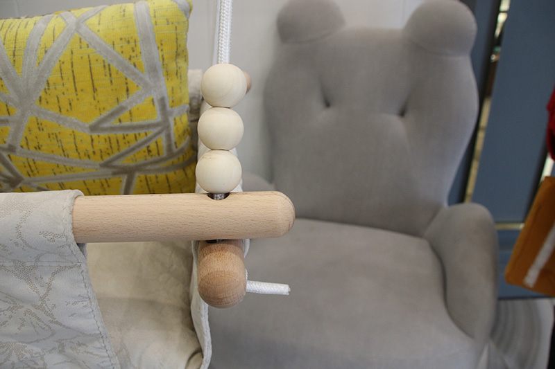 Дървен висящ стол-люлка за бебе с 5-точков предпазен колан a (1)
