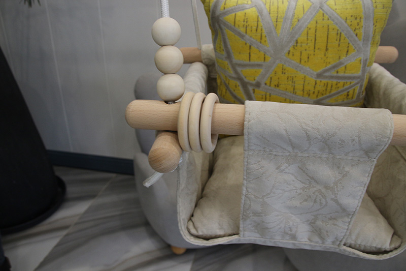 Ξύλινη κρεμαστή καρέκλα με κούνια για μωρό με ζώνη ασφαλείας 5 σημείων a (2)