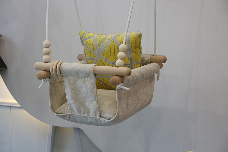 Ξύλινη κρεμαστή καρέκλα με κούνια για μωρό με ζώνη ασφαλείας 5 σημείων a (3)